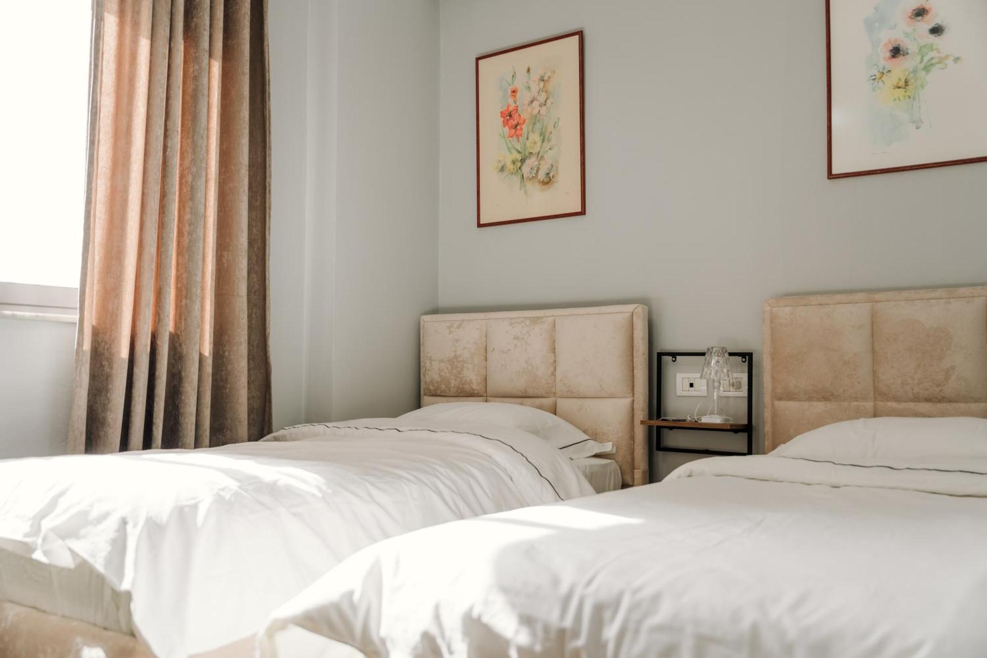 Urban Hotel *